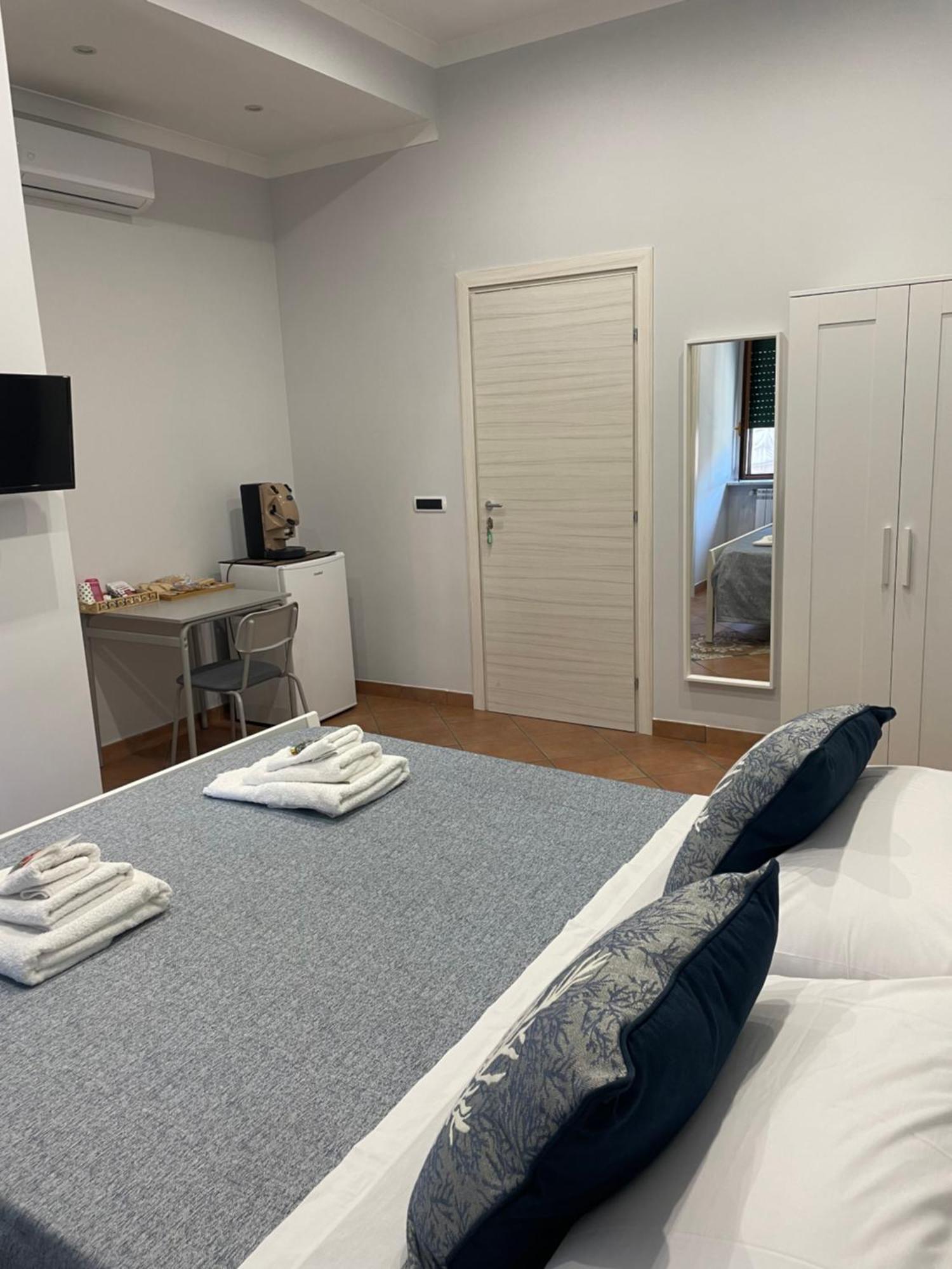 Manu'S Room Наполи Екстериор снимка